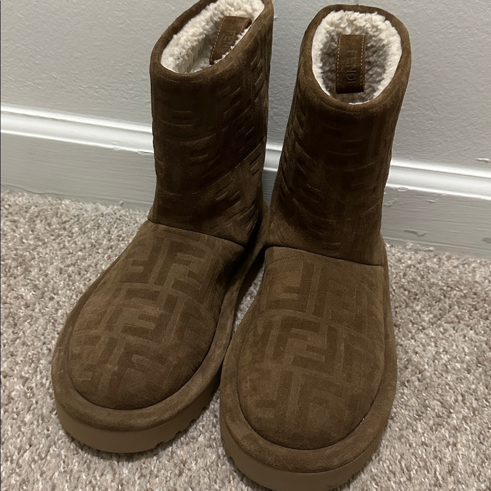 Fendi Suede boots size 36 1/2